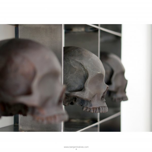 bronze sculpture "pigeonhole" detail